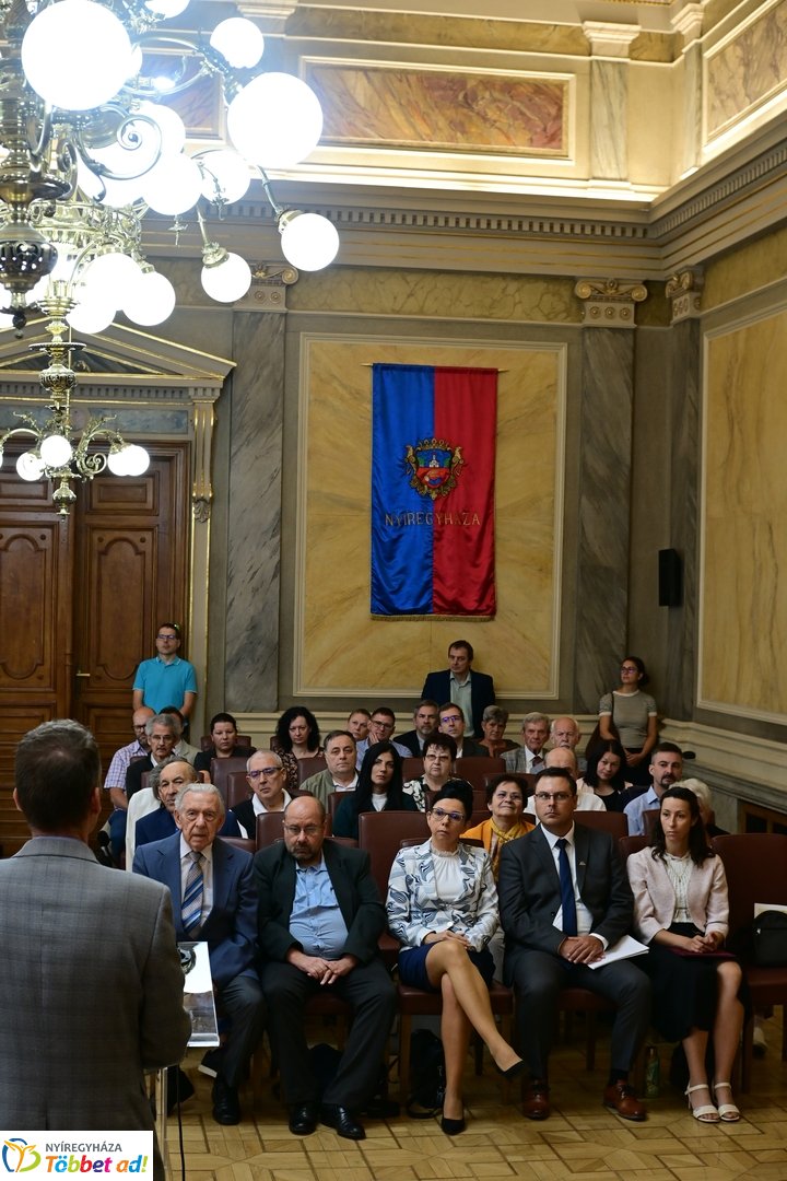 Hír